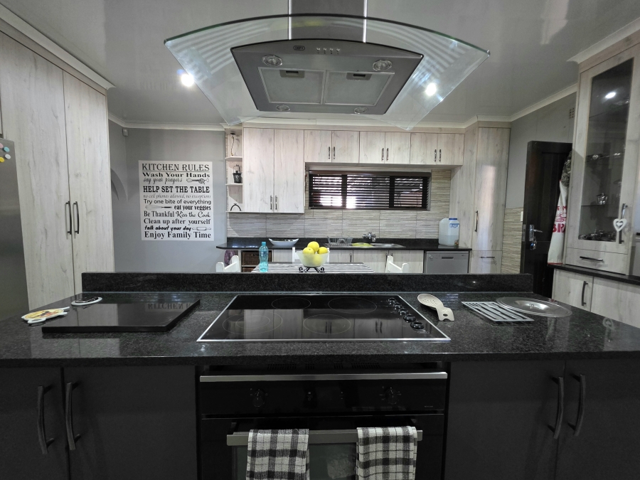 4 Bedroom Property for Sale in Jan Cillierspark Free State